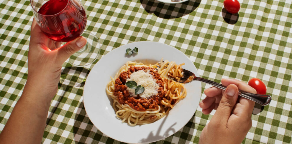 eating-pasta